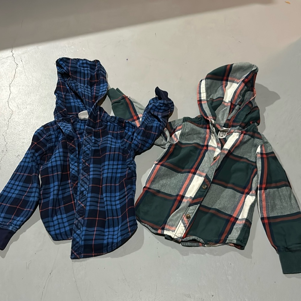 Lot 2 Hanna button up flannels 4T